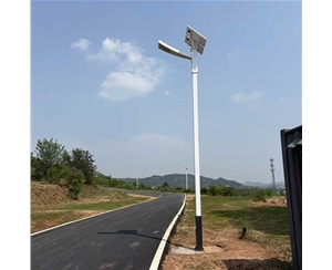 博尔塔拉路边太阳能路灯安装